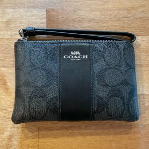 ✨SOLD✨ Coach Monogram side zip black wristlet